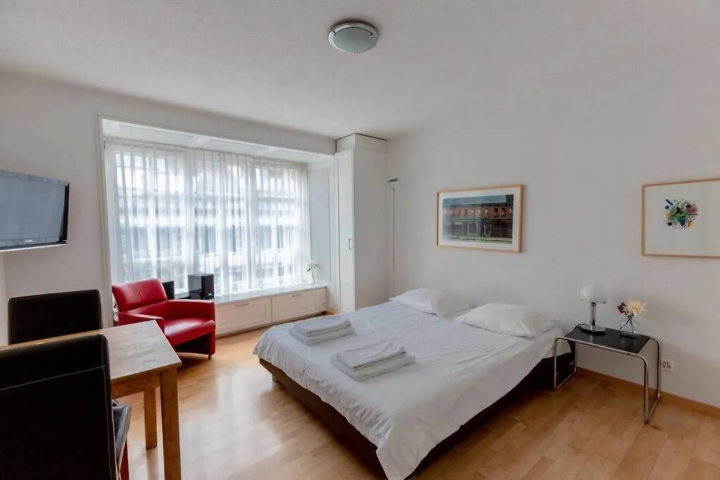 Charming Studio In Old Town - Uz7 contacts
